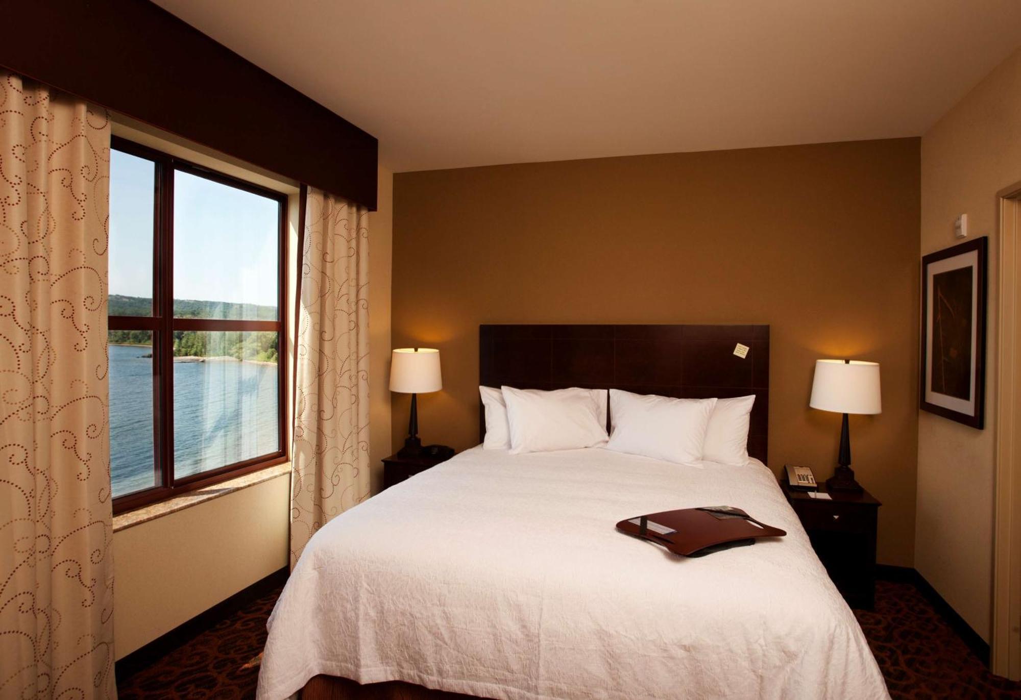 Hampton Inn Marquette-Waterfront Extérieur photo