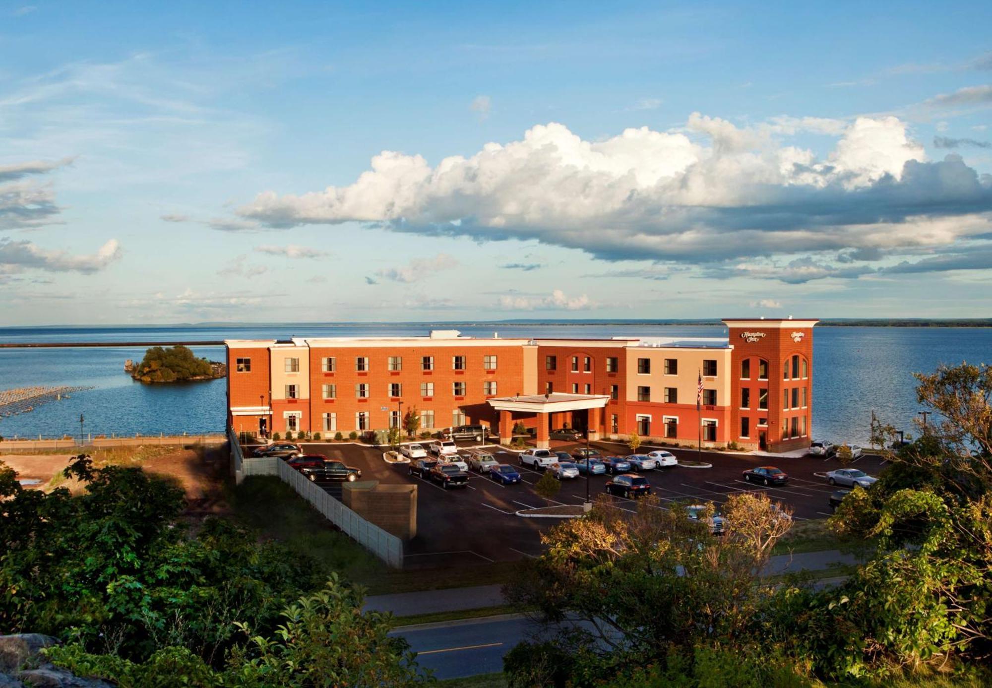 Hampton Inn Marquette-Waterfront Extérieur photo